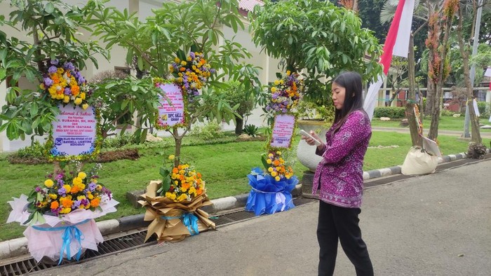 Ucapan selamat pelantikan dengan pohon pule di Sidoarjo