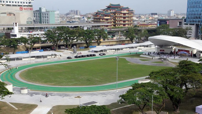 Wajah Baru Lapangan Merdeka Medan Foto udara Lapangan Merdeka setelah selesai direvitalisasi di Medan, Sumatera Utara, Rabu (19/2/2025) Revitalisasi Lapangan Merdeka Medan yang menghabiskan anggaran sebesar Rp78,5 miliar tersebut telah selesai direvitalisasi dengan tujuan untuk mengembalikan fungsi cagar budaya, ruang terbuka hijau dan ruang publik bagi masyarakat Kota Medan. ANTARA FOTO/Yudi Manar/NZ