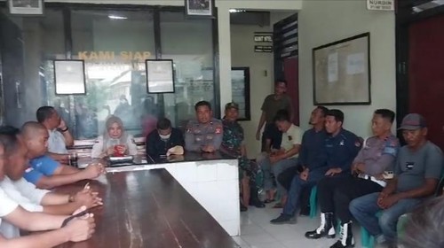 Islah warga Desa Leu dan Rato, Kecamatan Bolo, Kabupaten Bima, NTB, yang sempat bersitegang, di Mapolsek Bolo, Kamis, (20/2/2025). (Dok. Polsek Bolo)