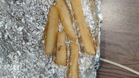 Pesanan kentang goreng ini punya porsi minimalis. Selain itu penyajiannya juga seperti kurang niat ya? Foto: Bored Panda