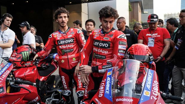 Italian MotoGP rider Francesco Bagnaia of Ducati Lenovo Team and Spanish MotoGP rider Marc Marquez of Ducati Lenovo Team attend the MotoGP launch party at One Bangkok mall in Bangkok, Thailand, on February 9, 2025. The MotoGP 2025 season launch event promotes the start of the Motorcycling Grand Prix 2025, in which Thailand hosts the 2025 season opening race from February 28 to March 2. (Photo by Anusak Laowilas/NurPhoto)