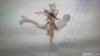 Peserta menunjukkan aksinya saat berseluncur es atau ice skating pada turnamen Indonesia Ice Skating Open (IISO) 2025 di BX Rink Bintaro Xchange, Tangerang Selatan, Jumat (21/2/2025). Ada 450 peserta yang mengikuti IISO 2025. 