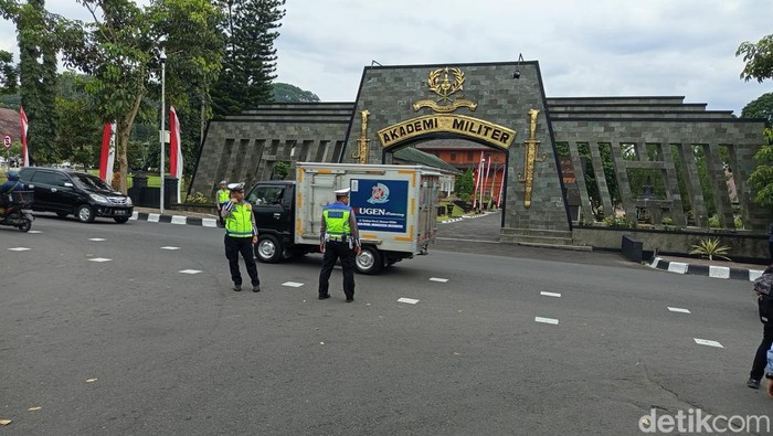 Suasana terkini di gerbang Akmil Magelang, Jumat (21/2/2025).