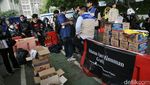 Aksi Bagi-bagi Minuman dan Makanan Gratis di Demo Indonesia Gelap