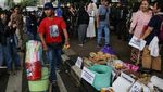 Aksi Bagi-bagi Minuman dan Makanan Gratis di Demo Indonesia Gelap