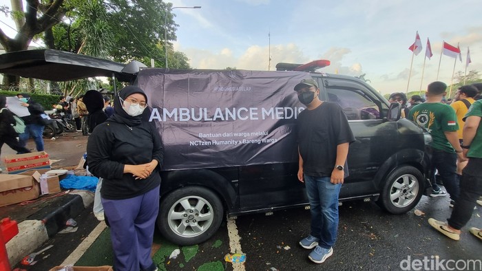 Ambulans medis yang disediakan NCTzen di demo Indonesia Gelap di Patung Kuda, Jakarta, 21 Februari 2025. (Taufiq Syarifudin/detkcom)