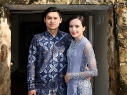 Pesona Beby Tsabina Berkebaya Biru Hadiri Pelantikan Mertua, Tampil Flawless