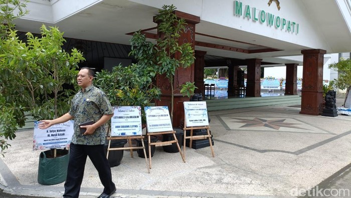 Bibit pohon ucapan selamat atas pelantikan Bupati Bojonegoro