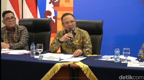 Direktur Pengawasan dan Penindakan Keimigrasian Brigjen Yuldi Yusman di Bandara Internasional I Gusti Ngurah Rai, Jumat (21/2/2025).