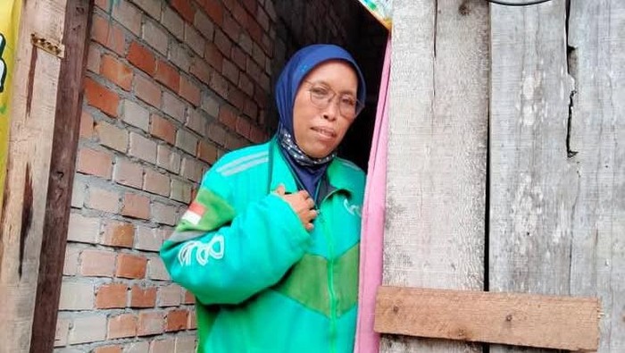 Bude Tiwi, ojol wanita yang tewas tabrak lari pemotor