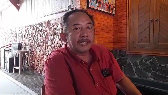 Bupati Karanganyar Rober Christanto. Foto diunggah Jumat (21/2/2025). 


Sumber foto: tangkapan layar dari teman wartawan.