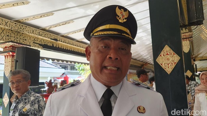 Bupati Sleman Harda Kiswaya saat ditemui wartawan di Pemkab Sleman, Jumat (21/2/2025).