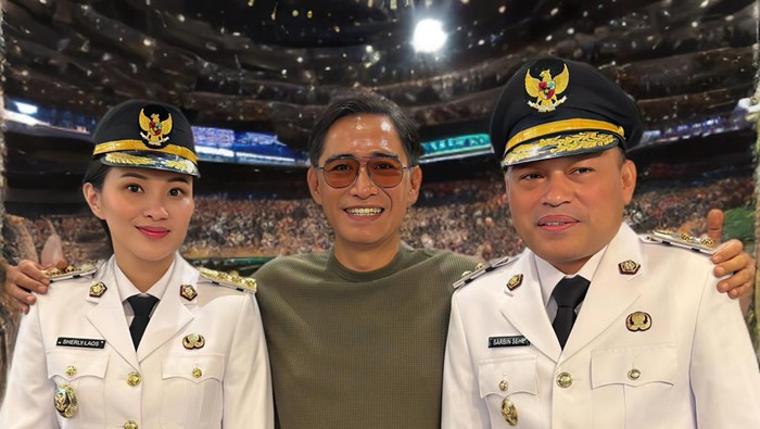 Choel Mallarangeng (tengah) bersama Gubernur dan Wakil Gubernur Maluku Utara Sherly Tjoanda-Sarbin Sehe.