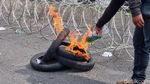 Demo Indonesia Gelap Diwarnai Aksi Bakar Ban di DPRD Jatim