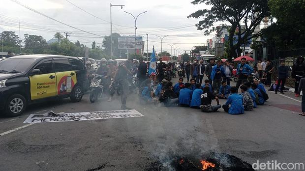 Demo mahasiswa di Makassar.