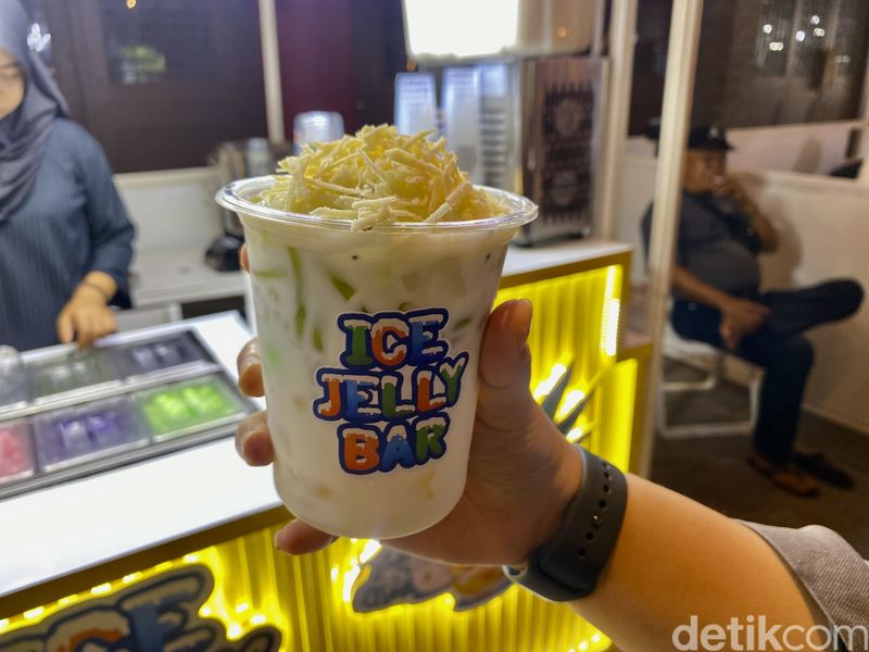 Di Dragon Point PIK 2 Bisa Jajan Bacang hingga Es Jelly Segar