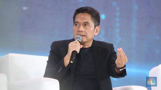 Direktur Utama Surge, Yune Marketatmo menyampaikan pemaparan dalam aktivitas Tech & Telco Summit 2025 di Jakarta, Jumat (21/2/2025). (detikai.com/Faisal Rahman)