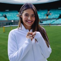 Emma Raducanu adalah salah satu petenis muda yang jadi perhatian. Wanita asal berdarah Inggris-Kanada itu juga menuai atensi dan popularitas karena penampilannya yang cantik.Foto: Instagram Emma Raducanu