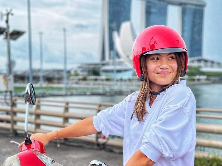 Foto Liburannya Petenis Cantik Emma Raducanu