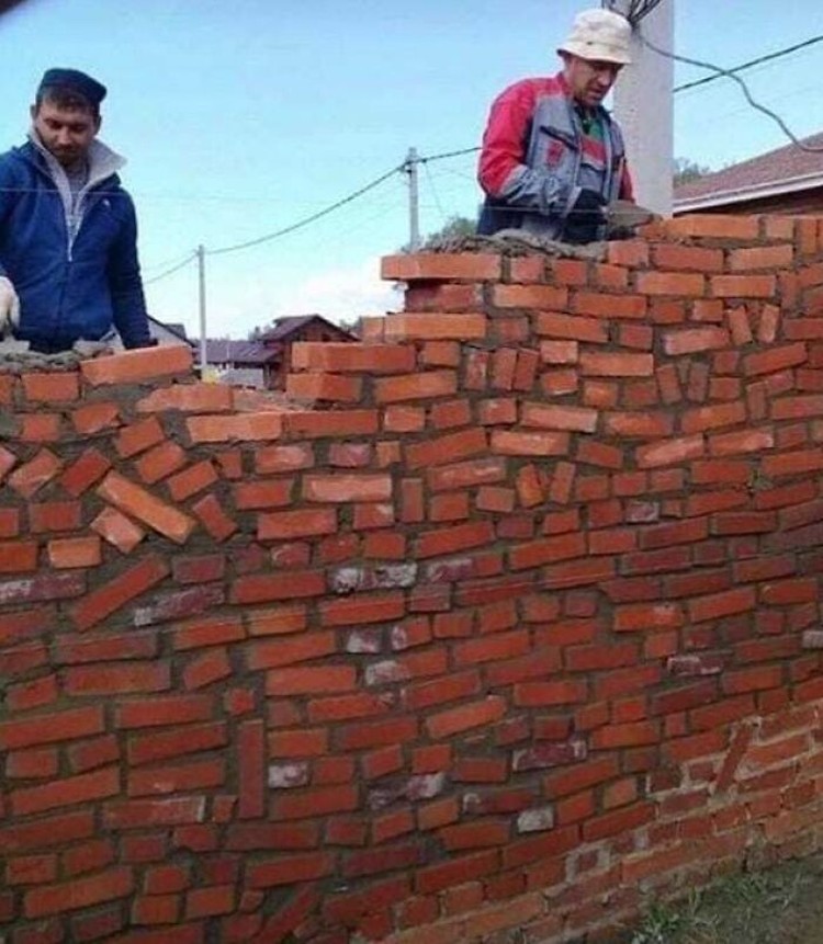 Ada yang salah dari bangunan atau arsitektur berikut ini. Kamu yang biasa bikin bangunan pasti gregetan lihatnya. Yuk, uji kesabaranmu di sini.