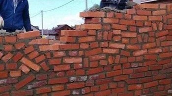 Mungkin memang disengaja. Mungkin, ya. Foto: arquitectura_fail via Bored Panda