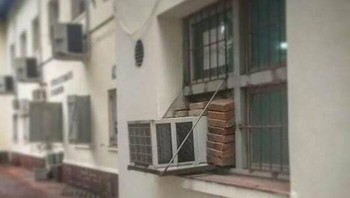 Tiap hari cuma bisa baca Bismillah, moga-moga aman. Foto: arquitectura_fail via Bored Panda