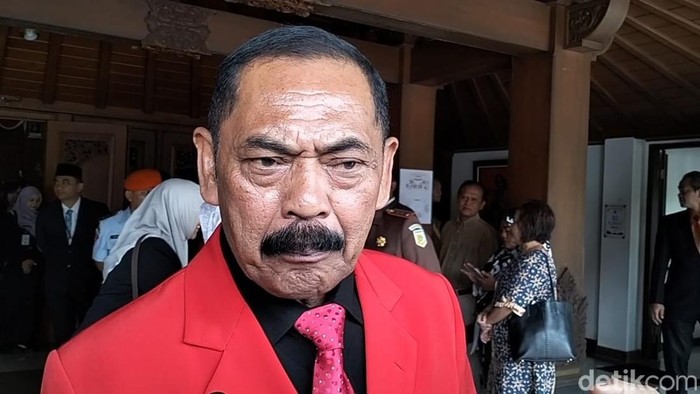 Ketua DPC PDIP Hasto Kristiyanto ditemui di Kantor DPRD Solo, Jumat (21/2/2025).
