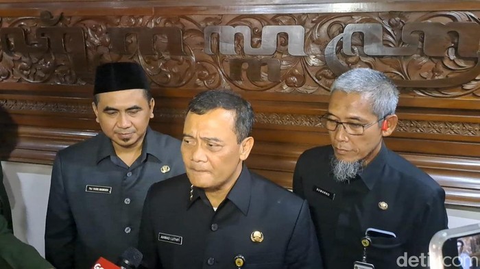 Gubernur Jawa Tengah (Jateng) Ahmad Luthfi di Kantor DPRD Jateng, Kecamatan Semarang Selatan, Jumat (21/2/2025).