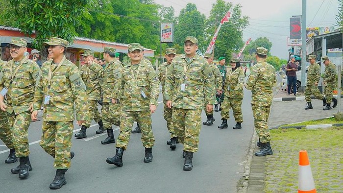 Gubsu Bobby Nasution mengikuti retret di Magelang