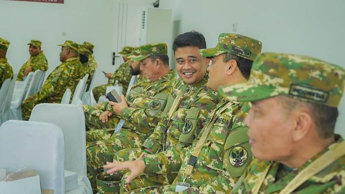 Gubsu Bobby Nasution mengikuti retret di Magelang