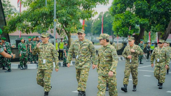 Potret Bobby Nasution Pakai Baju Loreng Ikut Retret di Magelang
