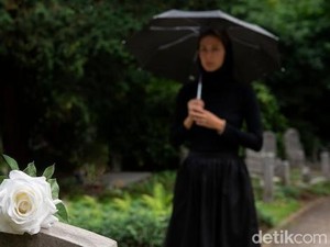 Adab Ziarah Kubur bagi Wanita dalam Islam, Lengkap dengan Doanya