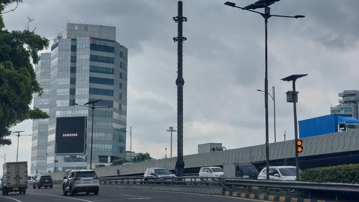 Ini menara telekomunikasi di Km 03+900 Tol Dalam Kota yang akan dibongkar pada Sabtu (22/2/2025) malam.
