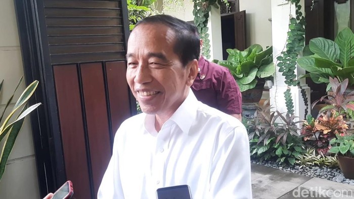 Jokowi saat ditemui di kediamannya di Sumber, Banjarsari, Solo, Jumat (21/2/2025).