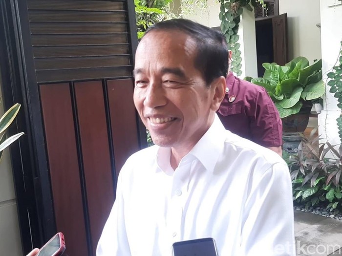 Jokowi saat ditemui di kediamannya di Sumber, Banjarsari, Solo, Jumat (21/2/2025).