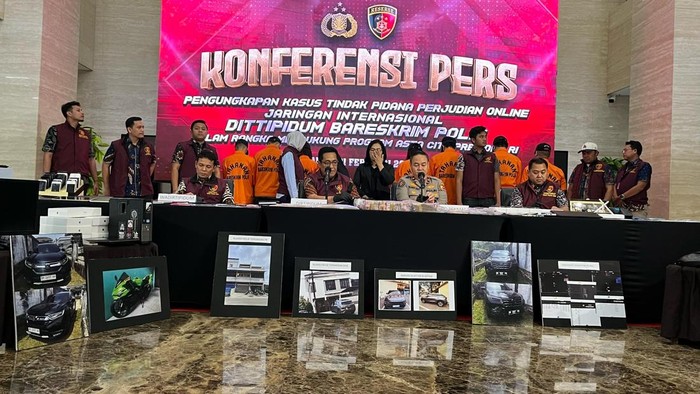 Jumpa pers pengungkapan kasus judol 1XBET