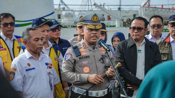 Kakorlantas Polri Irjen Agus Suryo Nugroho meninjau Pelabuhan Bakauheni di Lampung (dok.Korlantas Polri)