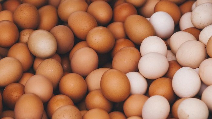 Benarkah Telur Kulit Cokelat Lebih Kaya Nutrisi? Ini Penjelasannya