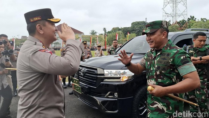 Kapolda Riau menerima kunjungan Pangdam I/Bukit Barisan (Raja Adil/detikcom)