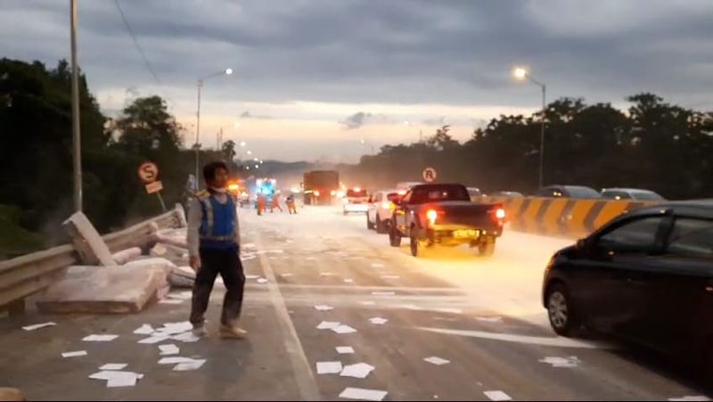 Kecelakaan truk di Tol Cipularang arah Jakarta