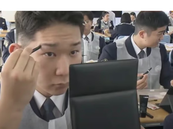 Kelas Makeup di Akademi Polisi Jepang