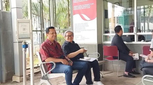 Ketua DPP PDIP Ronny dan pengacara Hasto, Maqdir (Kurniawan/detikcom)