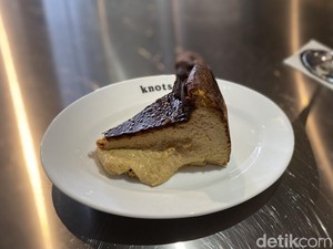 Knots: Super Lembut! Basque Cheesecake dan Mocha Mousse di Bakery Baru