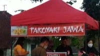 Takoyaki yang ebrasal dari Jepang dikemas dalam versi lokal dengan nama ‘Takoyaki Jawa’. Foto: Site X/Pool