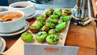Di salah satu hotel di Yogyakarta, menu kue cubit diganti dengan nama sweet takoyaki. Foto: Site X/Pool