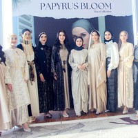 Happy Jehan sebagai pemilik brand Ellaya mengungkapkan koleksi Lebaran 2025 bertema Papyrus Bloom terinspirasi dari bunga pada zaman Mesir kuno yang hingga saat ini masih bermanfaat. Fashion show koleksi baju lebaran Ellaya 2025 digelar di Westin Hotel, Jakarta. Foto: Mohammad Abduh/detikcom.