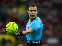 Minta Jersey Messi, Wasit Ini Dihukum 6 Bulan oleh CONCACAF
