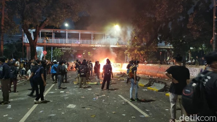 Massa demo Indonesia Gelap mulai tinggalkan Patung Kuda Jakpus