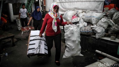 Melihat Aktivitas Bank Sampah di Jakarta Utara