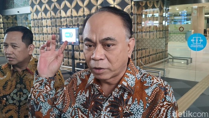 Menteri Koperasi, Budi Arie, di Bandara YIA, Kabupaten Kulon Progo, Jumat (21/2/2025).